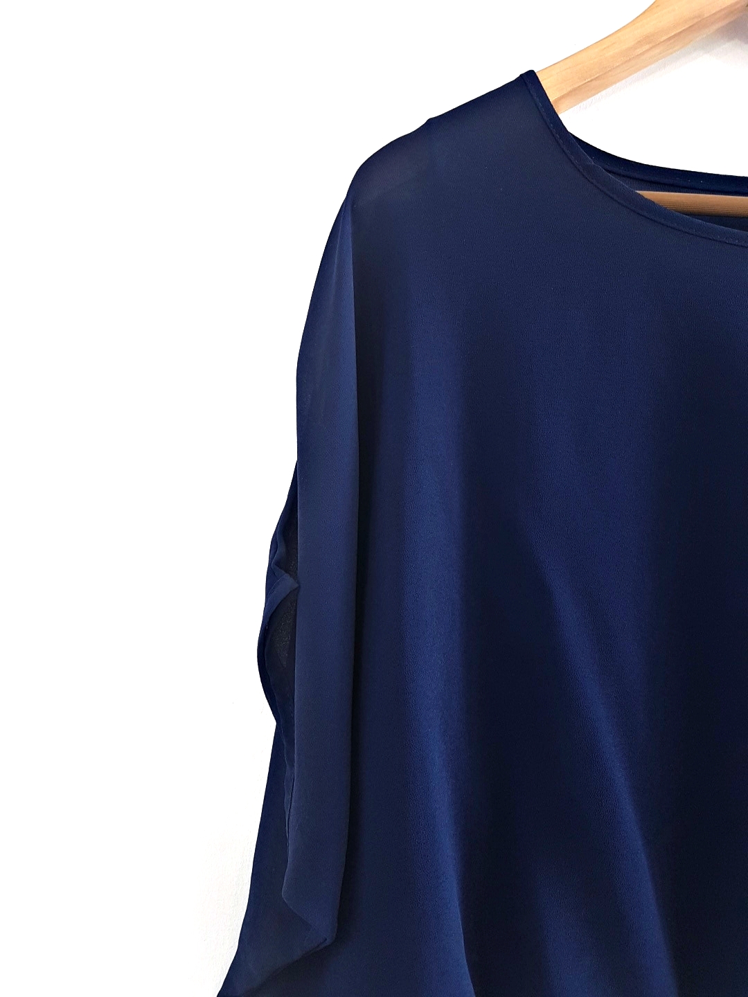 Blouse fluide manche 3/4 chauve souris élastique à la taille col rond. – Image 4