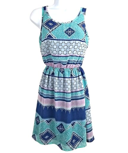 Robe courte doublée.